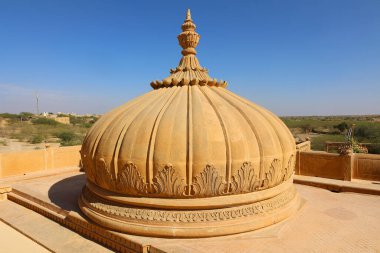 JAISALMER RAJASTHAN INDIA - 02: 13 2023: Lodurva Jain Temple, Rajasthan 'daki Jaisalmer yakınlarındaki, 23. Tirthankara Parshvanatha' ya adanmıştır.