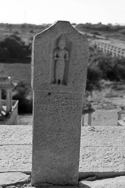 JAISALMER RAJASTHAN INDIA - 02: 13 2023: Vyas Chhatri 'deki Tombstone' lar Jaisalmer 'deki en muhteşem yapılardır ve en büyük turistik merkezlerinden biridir..