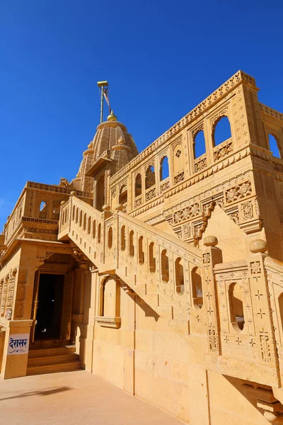 Jaisalmer Rajasthan India 2023年 ラジャスタン州ジャイサルマーの近くにあるロドゥルヴァ ジャイナ寺院は 23Erティラコンカラ パルシュヴァナタに捧げられており ラジャスタン州からのジャイナ教徒のための人気のあるジャイナ巡礼者でもあります — ストック写真