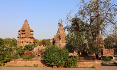 JODHPUR RAJASTHAN INDIA - 02 14 2023: Mandore Garden jodhpur şehrinin eski Hindu Tapınağı dış yapısı, Hindistan