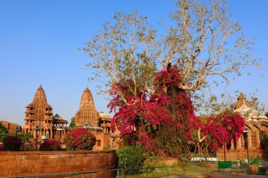 JODHPUR RAJASTHAN INDIA - 02 14 2023: Mandore Garden jodhpur şehrinin eski Hindu Tapınağı dış yapısı, Hindistan