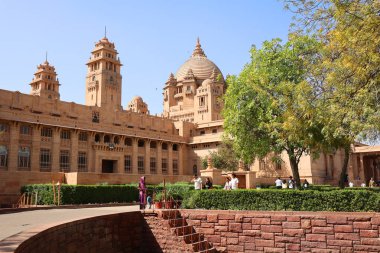 JODHPUR INDIA - 02 13 2023: Jodhpur, Rajasthan, Hindistan 'daki Umaid Bhawan Sarayı dünyanın en büyük özel konutlarından biridir. Sarayın bir kısmı Taj Otelleri tarafından yönetiliyor..