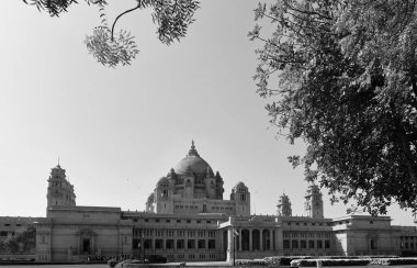 JODHPUR INDIA - 02 13 2023: Jodhpur, Rajasthan, Hindistan 'daki Umaid Bhawan Sarayı dünyanın en büyük özel konutlarından biridir. Sarayın bir kısmı Taj Otelleri tarafından yönetiliyor..