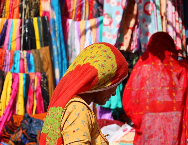Jodhpur Rajasthan India 2023 Människor Sardarmarknaden Äldsta Gatumarknaderna Mitt Staden — Stockfoto