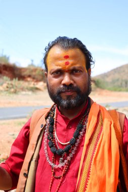 RURAL RAJASTHAN INDIA - 02 15 2023: Monachism, ya da keşiş, dini bir yaşam biçimidir. Manastır