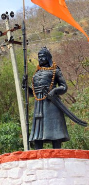 UDAIPUR RAJASTHAN INDIA - 02 20 2023: Maharana Prataps Samadhi Heykeli yoksulluk içinde