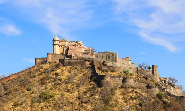 stock image KUKMBHALGARH RAJASTHAN INDIA - 02 23 2023: Kumbhal fort or the Great Wall of India, is a Mewar fortress on the westerly range of Aravalli Hills, 48 km from Rajsamand city