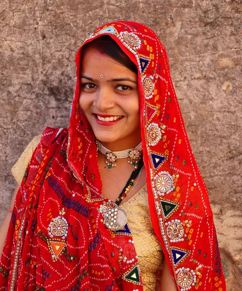 Kukmbhalgarh Rajasthan India 2023 Young Woman Visiting Kumbhal Fort 印度人口庞大的最大原因是它的年轻人有6 — 图库照片