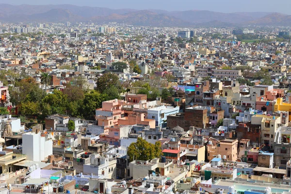 Udaipur Rajasthan India 2023年 インドラジャスタン州ウダイプール市宮殿からウダイプールの空中パノラマビュー — ストック写真