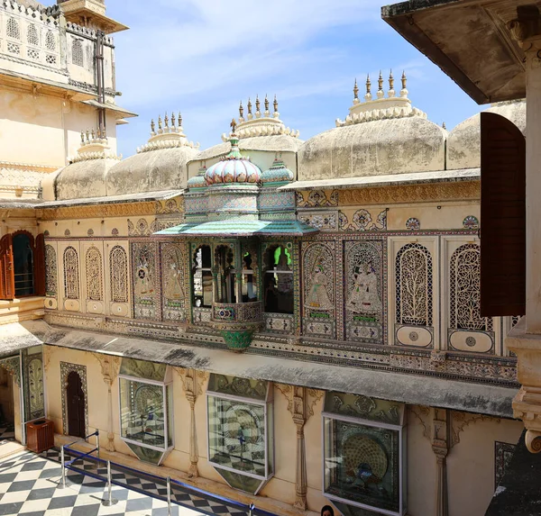 Udaipur Rajasthan India 2023 乌代普尔市宫 City Palace Udaipur 是一座位于印度拉贾斯坦邦乌代普尔市的宫殿建筑群 它是在将近400年的时间里建成的 — 图库照片