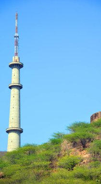 BUNDI RAJASTHAN INDIA - 02 17 2023: TV Tower in Bundi, Rajasthan state, Hindistan