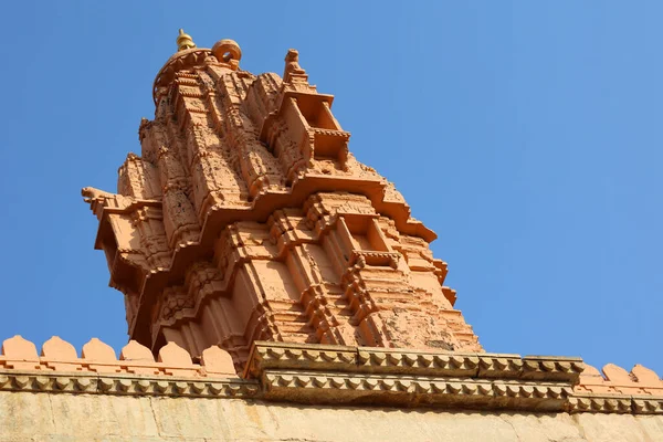 Vista Ritagliata Inferiore Dell Antico Tempio India — Foto Stock