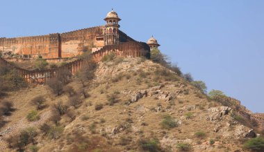 AMER RAJASTHAN INDIA - 02 17 2023: Amer Fort veya Amber Fort Amer, Rajasthan, Hindistan 'da bulunan bir kaledir. Meenas Hanedanı 'ndan Alan Singh Chanda tarafından kuruldu..