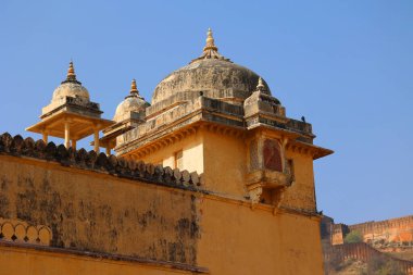 AMER RAJASTHAN INDIA - 02 17 2023: Amer Fort veya Amber Fort Amer, Rajasthan, Hindistan 'da bulunan bir kaledir. Meenas Hanedanı 'ndan Alan Singh Chanda tarafından kuruldu..