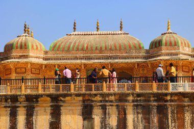 AMER RAJASTHAN INDIA - 02 17 2023: Amer Fort veya Amber Fort Amer, Rajasthan, Hindistan 'da bulunan bir kaledir. Meenas Hanedanı 'ndan Alan Singh Chanda tarafından kuruldu..