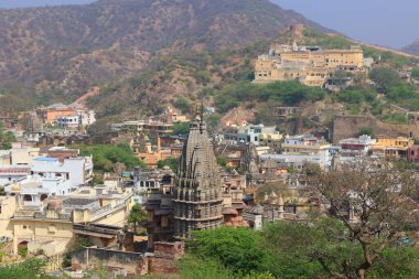 AMER RAJASTHAN INDIA - 02 17 2023: Amer Fort veya Amber Fort Amer, Rajasthan, Hindistan 'da bulunan bir kaledir. Meenas Hanedanı 'ndan Alan Singh Chanda tarafından kuruldu..