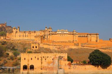 AMBER RAJASTHAN INDIA - 02 27 2023: Amber kalesi Meenas Hanedanı 'ndan Alan Singh Chanda tarafından kuruldu.