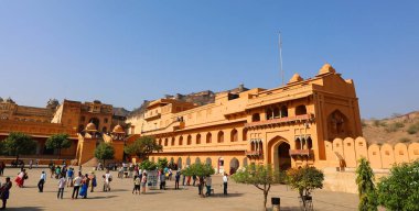 AMBER RAJASTHAN INDIA - 02 27 2023: Amber kalesi Meenas Hanedanı 'ndan Alan Singh Chanda tarafından kuruldu.