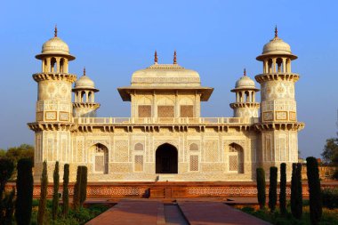 AGRA UTTAR PRADESH INDIA - 03 01 01 2023: I 'timad-ud-Daulah Mezarı, Hindistan' ın Uttar Pradesh eyaletinin Agra kentinde bulunan bir Mughal mozolesidir. 