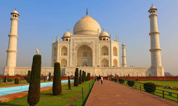 Taj Mahal Uttar Pradesh India 2023 日出时的泰姬陵是位于亚穆纳河右岸的一座象牙白色大理石陵墓 — 图库照片