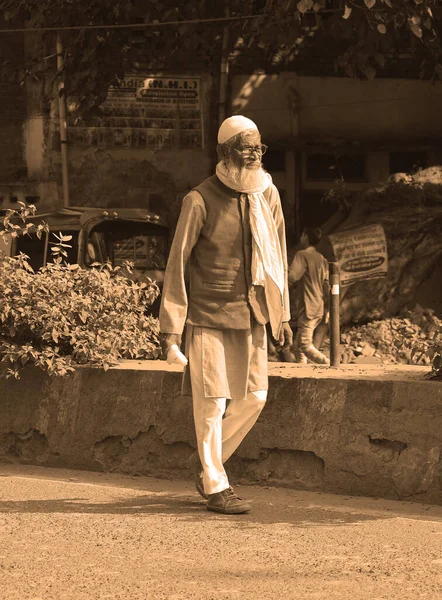 Agra Uttar Pradesh India 2023 Muslimsk Man Promenader Gatan Agra — Stockfoto