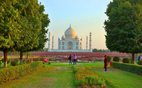 Taj Mahal Uttar Pradesh India 2023 日落时的泰姬陵是亚穆纳河右岸的一座象牙白色大理石陵墓 — 图库照片