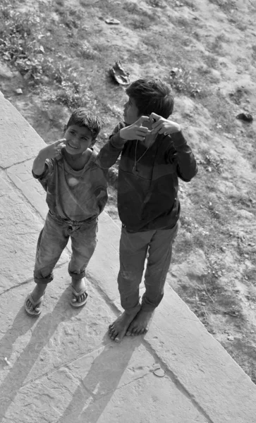 Agra Uttar Pradesh India 2023 Portrait Poor Children 数以百万计的印度儿童生活在极端贫困之中 他们的生命以及身心发展都处于危险之中 — 图库照片