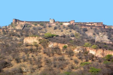 Jaipur, Rajasthan, Hindistan - 20 Mart 2019: Jaipur, Amer Kalesi 'nin ünlü şehir simgesinin mimarisi ve dış görüntüsü