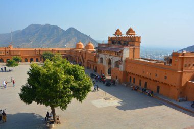 AMBER RAJASTHAN INDIA - 02 27 2023: Amber kalesi Meenas Hanedanı 'ndan Alan Singh Chanda tarafından kuruldu.