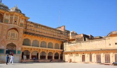 AMBER RAJASTHAN INDIA - 02 27 2023: Amber kalesi Meenas Hanedanı 'ndan Alan Singh Chanda tarafından kuruldu.