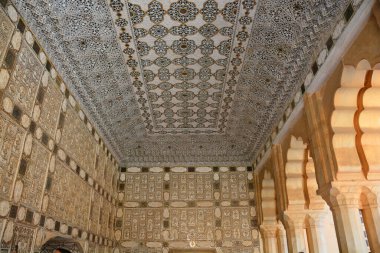 AMBER RAJASTHAN INDIA - 02 27 2023: Amber kale iç mimarisi Chanda Hanedanı 'ndan Alan Singh Chanda tarafından kuruldu.