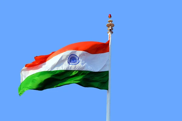 India Bandiera Nazionale Sventola Sul Palo Contro Sfondo Cielo Blu — Foto Stock