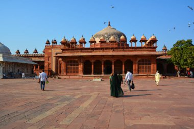 FATEHPUR SIKRI INDIA - 03 01 01 2023: Fatehpur Sikri, Hindistan 'ın Uttar Pradesh ilçesine bağlı bir kasabadır. Fatehpur Sikri 1571 yılında İmparator Akbar tarafından Babür İmparatorluğu 'nun başkenti olarak kuruldu.