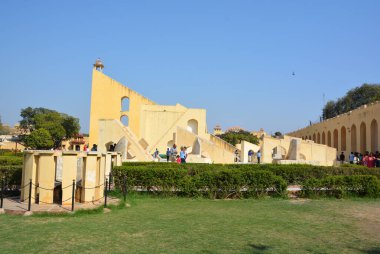JAIPUR RAJASTHAN INDIA - 02 28 2023: Jantar Mantar, Jaipur, Jaipur 'un kurucusu Rajput kralı Sawai Jai Singh II tarafından yapılan 19 astronomik aletten oluşan bir koleksiyon..