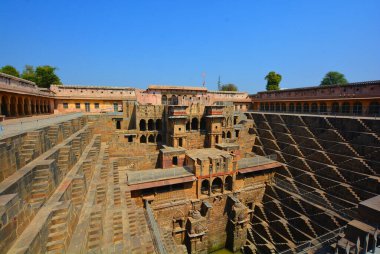 UTTAR PRADESH INDIA - 03 01 2023: Abhaneri veya Abaneri, Hindistan 'ın Rajasthan eyaletine bağlı bir köydür. Abhaneri, şimdi Chand Baori 'ler için popüler olan antik şehir Abhangari' nin kalıntılarını veriyor.
