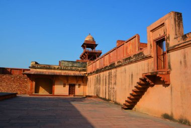 FATEHPUR SIKRI INDIA - 03 01 01 2023: Fatehpur Sikri, Hindistan 'ın Uttar Pradesh ilçesine bağlı bir kasabadır. Fatehpur Sikri 1571 yılında İmparator Akbar tarafından Babür İmparatorluğu 'nun başkenti olarak kuruldu.