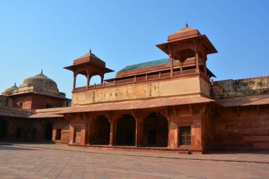 FATEHPUR SIKRI INDIA - 03 01 01 2023: Fatehpur Sikri, Hindistan 'ın Uttar Pradesh ilçesine bağlı bir kasabadır. Fatehpur Sikri 1571 yılında İmparator Akbar tarafından Babür İmparatorluğu 'nun başkenti olarak kuruldu.