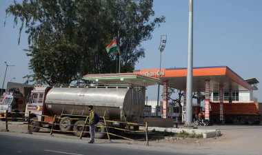 AGRA UTTAR PRADESH INDIA - 03 01 01 2023: Indian Oil Corporation Limited, Hindistan 'ın Petrol ve Doğal Kaynaklar Bakanlığı' nın mülkiyetinde faaliyet gösteren merkezi kamu sektörü.