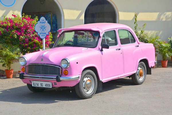 Jaipur Rajasthan India 2023 Pink Hindustan Ambassador Est Une Automobile — Photo