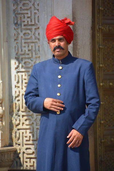 Jaipur Rajasthan India 2023 在印度斋浦尔的城市宫 印度卫兵头戴红色头巾 宫殿仍然是加伊普尔的Maharaja Kachwaha Rajput部族的首领的所在地 — 图库照片