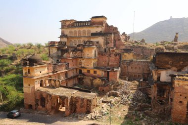 AMBER RAJASTHAN INDIA - 02 27 2023: Amber kalesi Meenas Hanedanı 'ndan Alan Singh Chanda tarafından kuruldu.