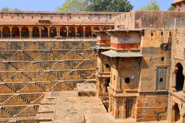 UTTAR PRADESH INDIA - 03 01 2023: Abhaneri veya Abaneri, Hindistan 'ın Rajasthan eyaletine bağlı bir köydür. Abhaneri, şimdi Chand Baori 'ler için popüler olan antik şehir Abhangari' nin kalıntılarını veriyor.