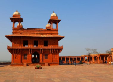 FATEHPUR SIKRI INDIA - 03 01 01 2023: Fatehpur Sikri, Hindistan 'ın Uttar Pradesh ilçesine bağlı bir kasabadır. Fatehpur Sikri 1571 yılında İmparator Akbar tarafından Babür İmparatorluğu 'nun başkenti olarak kuruldu.