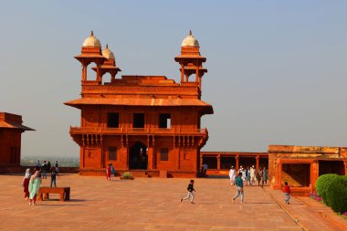 FATEHPUR SIKRI INDIA - 03 01 01 2023: Fatehpur Sikri, Hindistan 'ın Uttar Pradesh ilçesine bağlı bir kasabadır. Fatehpur Sikri 1571 yılında İmparator Akbar tarafından Babür İmparatorluğu 'nun başkenti olarak kuruldu.