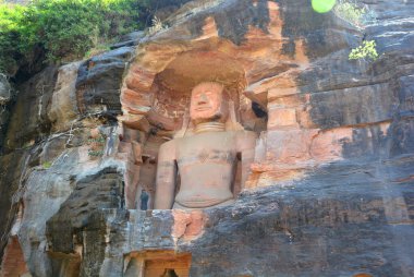 GWALIOR INDIA - 03 03 03 2023: Gopachal kaya kesimli Jain anıtları, veya Gopachal Parvat Jaina anıtları, 7. ve 15. yüzyıllar arasında yapılmış bir grup Jain oymacılığıdır..