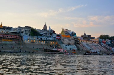 VARANASI BHOJPUR PURVANCHAL INDIA - 03 05 05 2023: Varanasi, Banaras veya Benares ve Kashithat Hindu dünyasında hac, ölüm ve yas geleneğinde merkezi bir yere sahiptir.