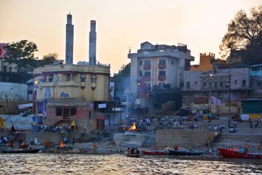 VARANASI BHOJPUR PURVANCHAL INDIA - 03 05 05 2023: Varanasi, Banaras veya Benares ve Kashithat Hindu dünyasında hac, ölüm ve yas geleneğinde merkezi bir yere sahiptir.