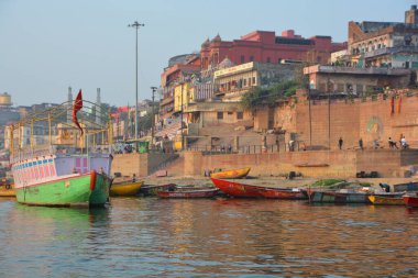 VARANASI BHOJPUR PURVANCHAL INDIA - 03 05 05 2023: Varanasi, Banaras veya Benares ve Kashithat Hindu dünyasında hac, ölüm ve yas geleneğinde merkezi bir yere sahiptir.