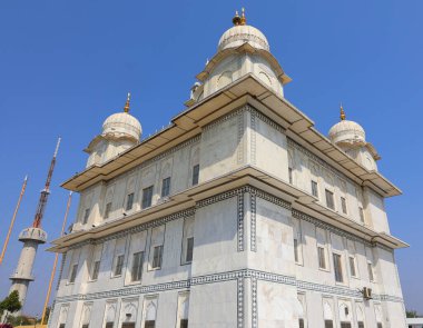 GWALIOR MADHYA PRADESH INDIA - 03 01 01 2023: Gurdwara Data Bandi Chorh Sahib, Gwalior 'daki Guru Har Gobind Sahib' in Gwalior Kalesi 'nde hapsedilmesiyle ilişkilidir.