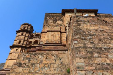 ORCCHA MADHYA PRADESH Hindistan - 03 03 2023: Ram Raja Tapınağı. Kutsal bir Hindu hacısıdır ve düzenli olarak çok sayıda dindar alır ve Orchha Tapınağı olarak da bilinir.